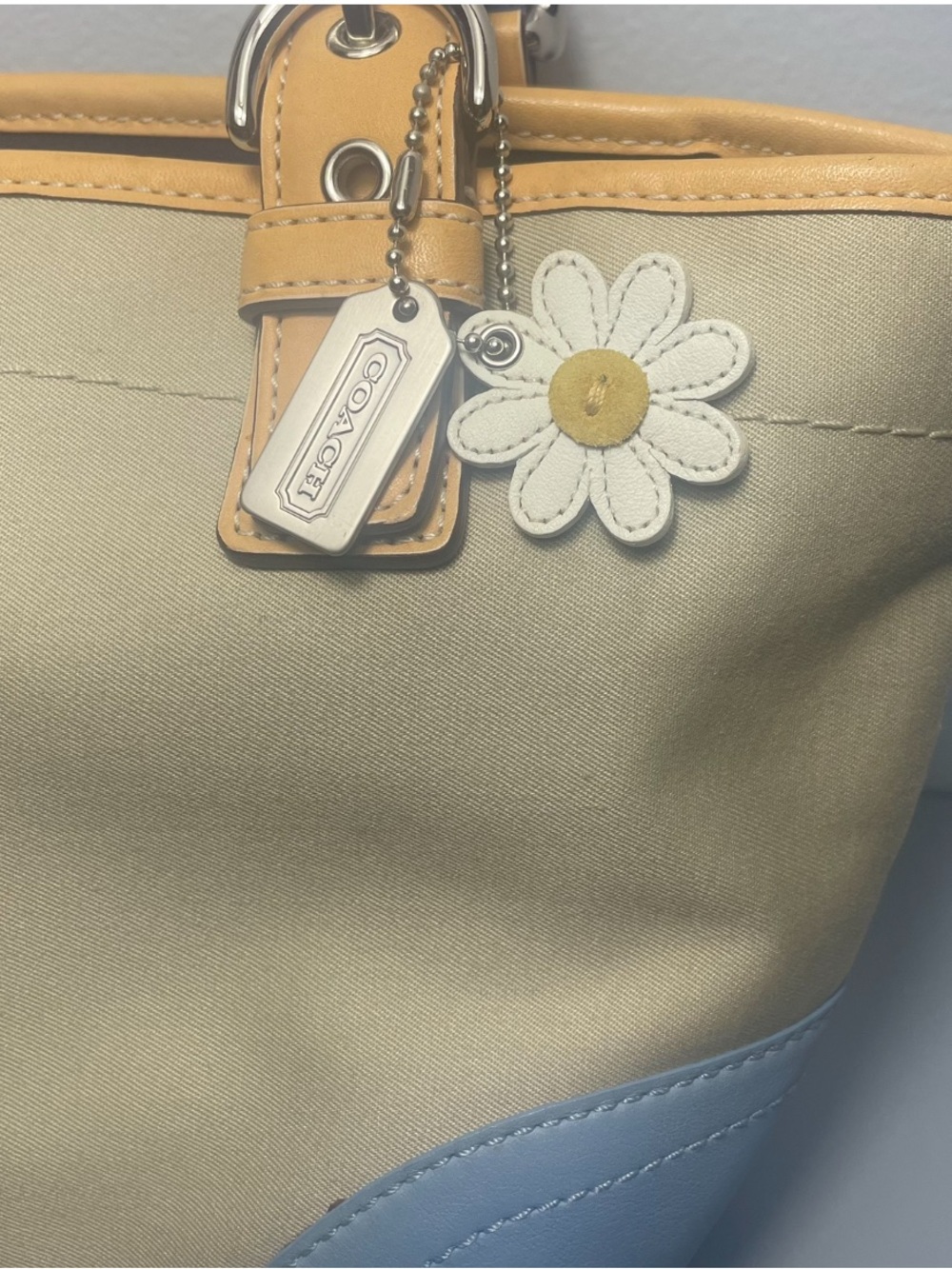 COACH Vintage Soho Hampton Mini Daisy Tote w/COA - Picture 9 of 12